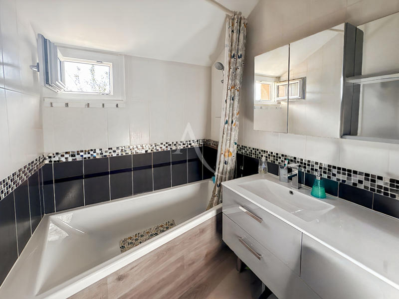 Maison - 105 m² - 6 pièces