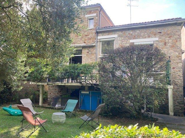 Maison - 232 m² - 4 pièces