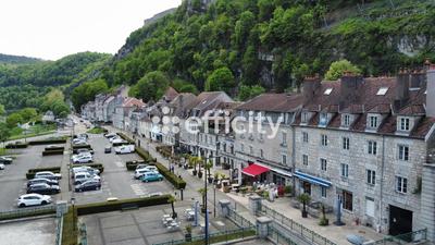 Maison - 296 m² - 12 pièces