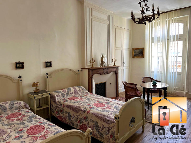 Maison - 410 m² - 10 pièces