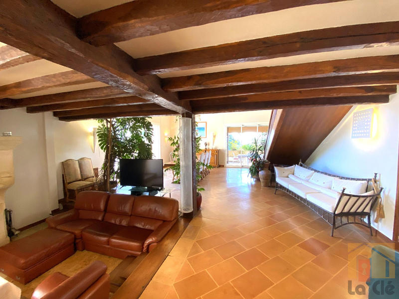 Maison - 455 m² - 9 pièces