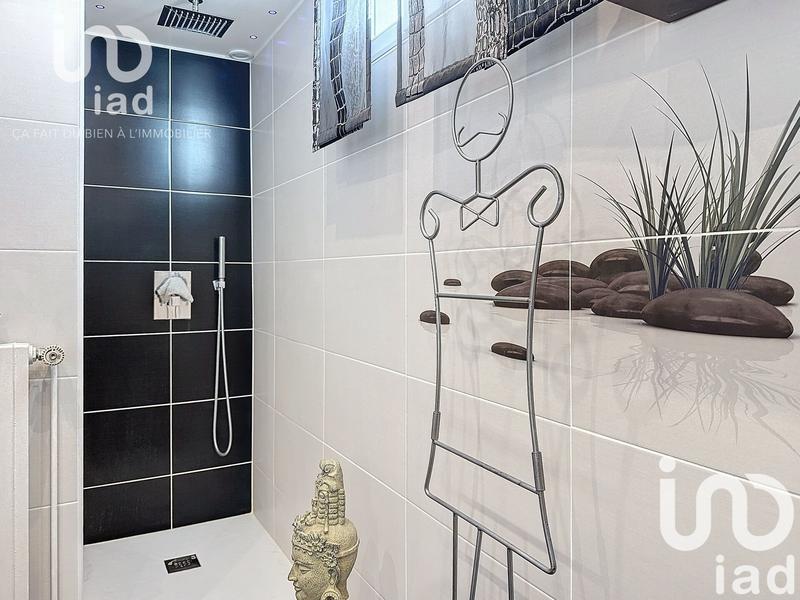 Maison - 200 m² - 8 pièces