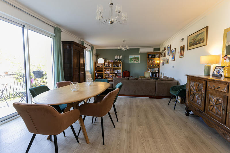 Maison - 260 m² - 8 pièces