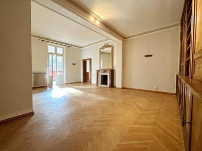 Appartement - 215 m² - 9 pièces
