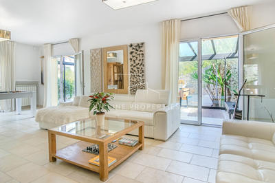 Maison - 220 m² - 7 pièces