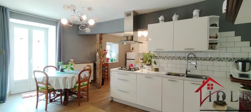 Corps de ferme - 220 m² - 7 pièces