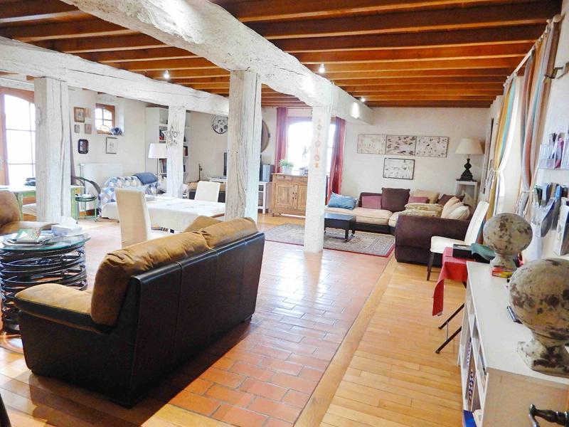 Propriété - 530 m² - 18 pièces