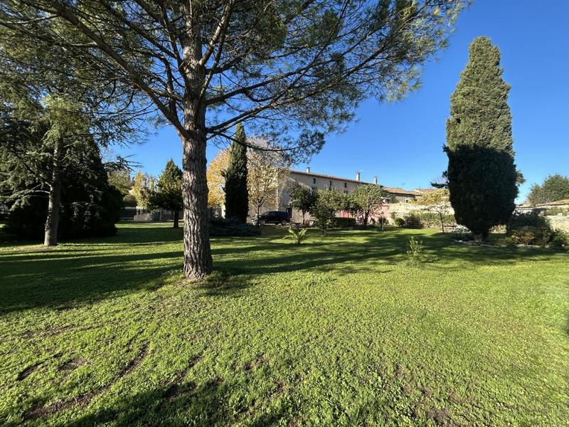 Maison - 405 m² - 13 pièces