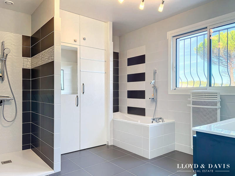 Maison - 252 m² - 6 pièces