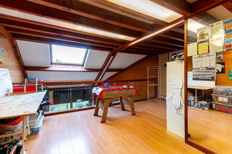 Maison de bois - 220 m² - 8 pièces