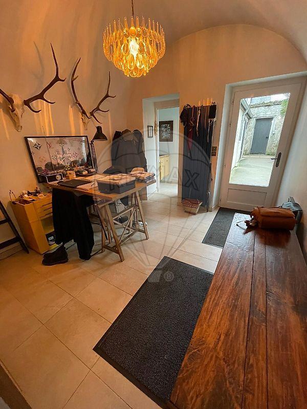 Demeure - 241 m² - 7 pièces