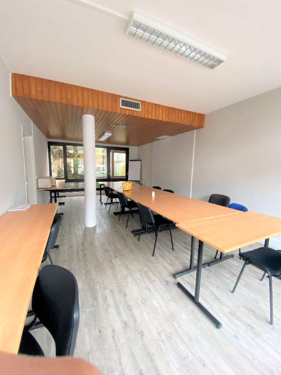 Local commercial - 210 m² - 6 pièces