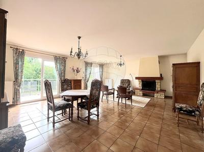 Maison - 166 m² - 7 pièces