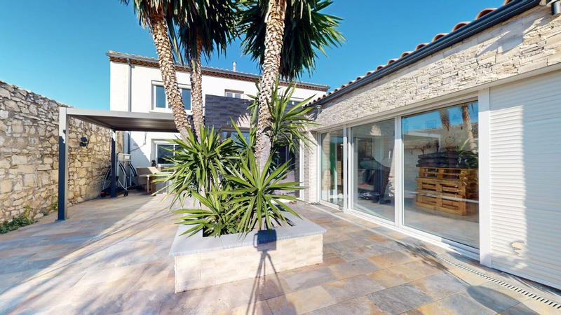 Maison - 214 m² - 8 pièces