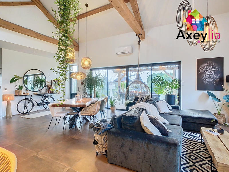 Propriété - 272 m² - 9 pièces