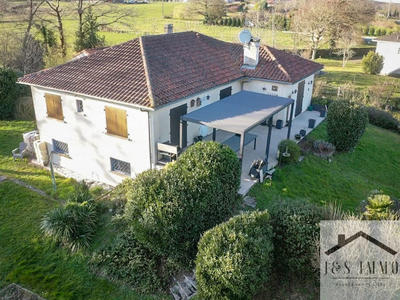 Maison - 158 m² - 7 pièces