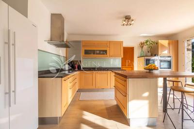 Maison - 180 m² - 5 pièces