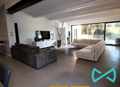 Villa - 235 m² - 6 pièces