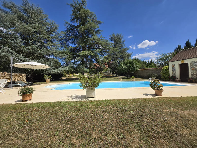 Maison - 230 m² - 9 pièces