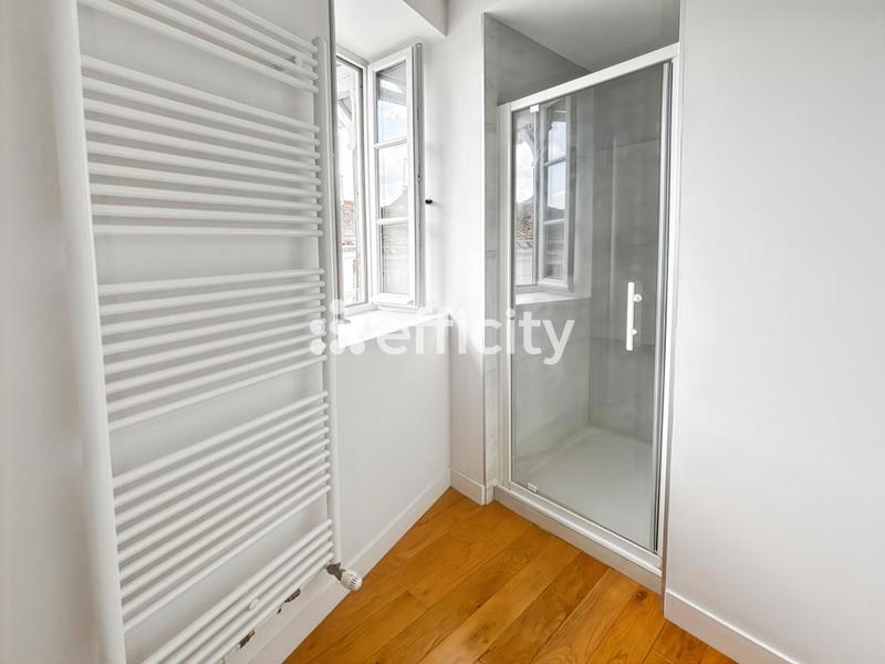 Immeuble - 198 m² - 9 pièces