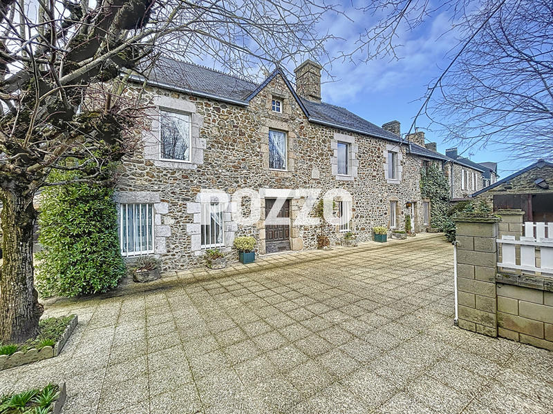Maison - 420 m² - 12 pièces