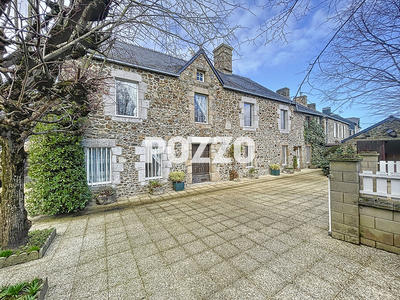 Maison - 420 m² - 12 pièces