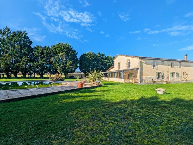 Maison - 252 m² - 7 pièces