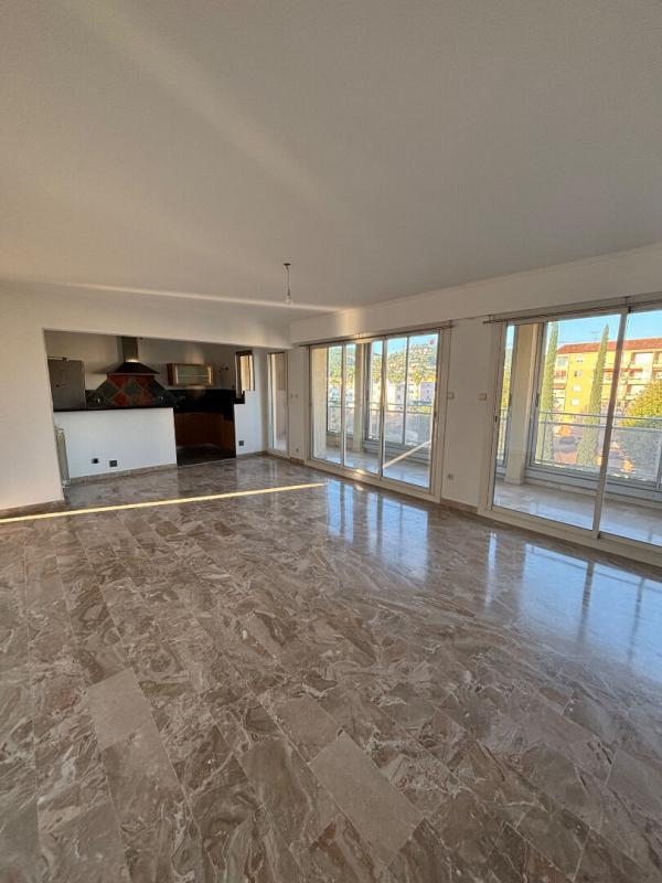 Appartement - 105 m² - 4 pièces