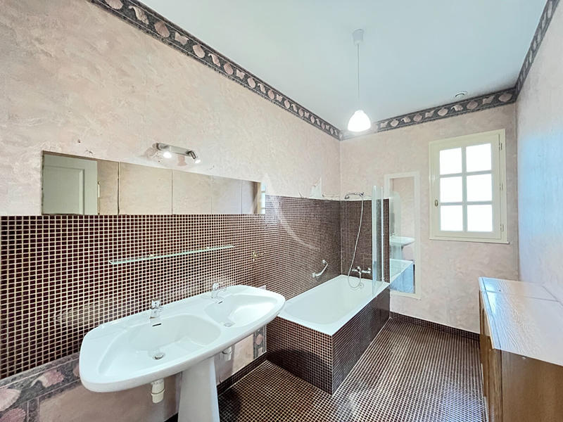 Maison - 177 m² - 7 pièces