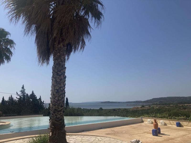 Propriété - 275 m² - 6 pièces