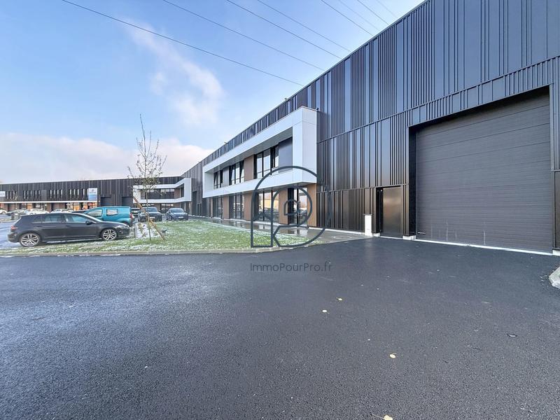 Local d'activités - 851 m²