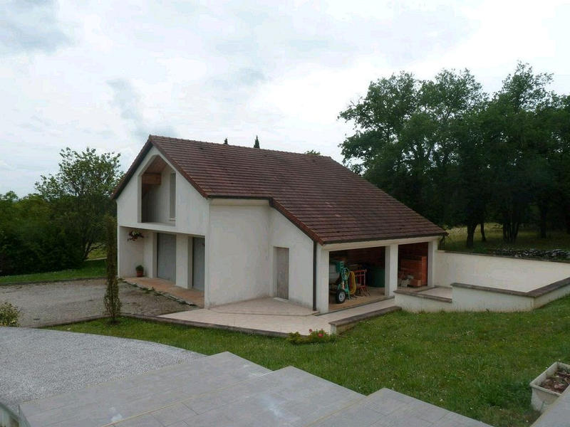 Maison - 240 m² - 6 pièces