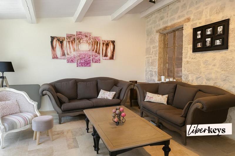 Propriété - 290 m² - 13 pièces