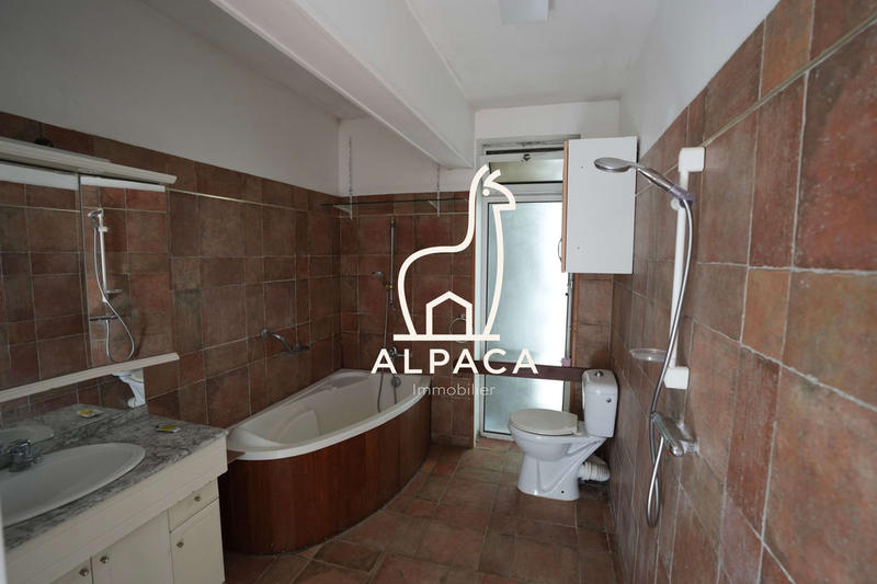 Maison - 185 m² - 10 pièces