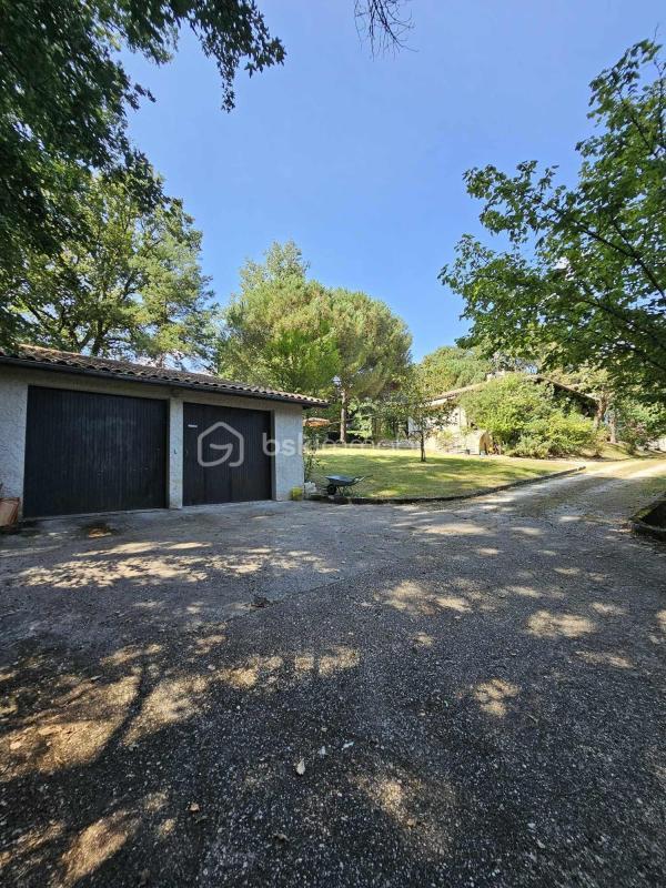 Propriété - 190 m² - 6 pièces