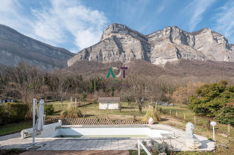 Maison - 92 m² - 5 pièces