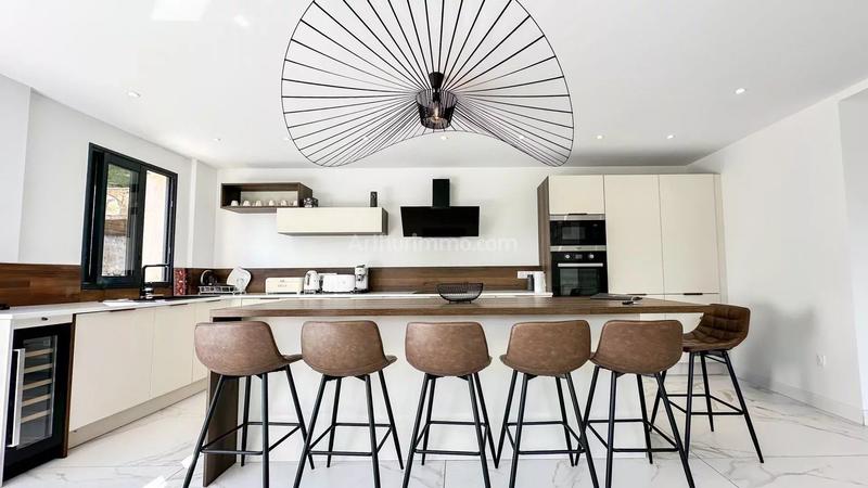 Maison - 200 m² - 6 pièces