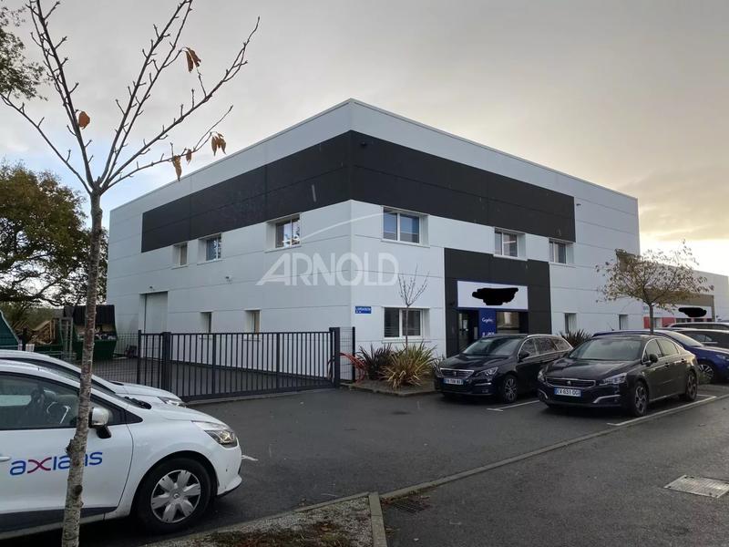 Entrepôt - 586 m²