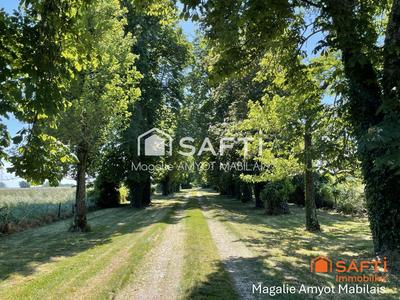 Propriété - 820 m² - 11 pièces