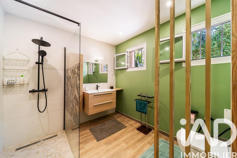 Maison - 235 m² - 7 pièces