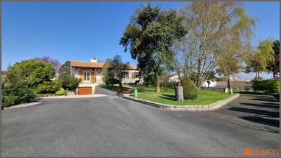 Maison - 176 m² - 7 pièces