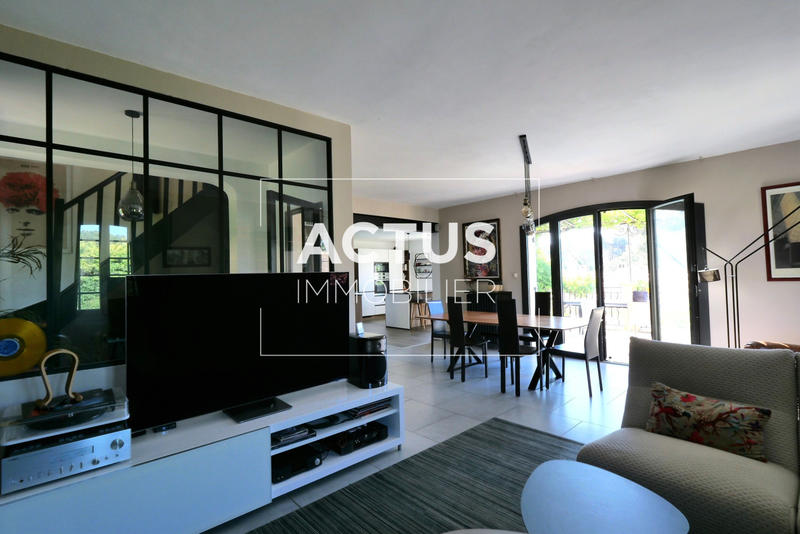 Maison - 227 m² - 10 pièces