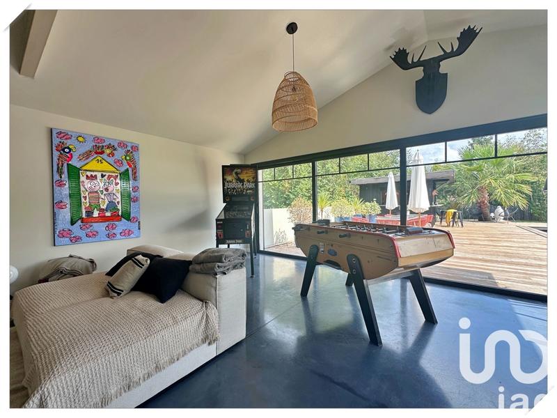 Maison - 250 m² - 7 pièces