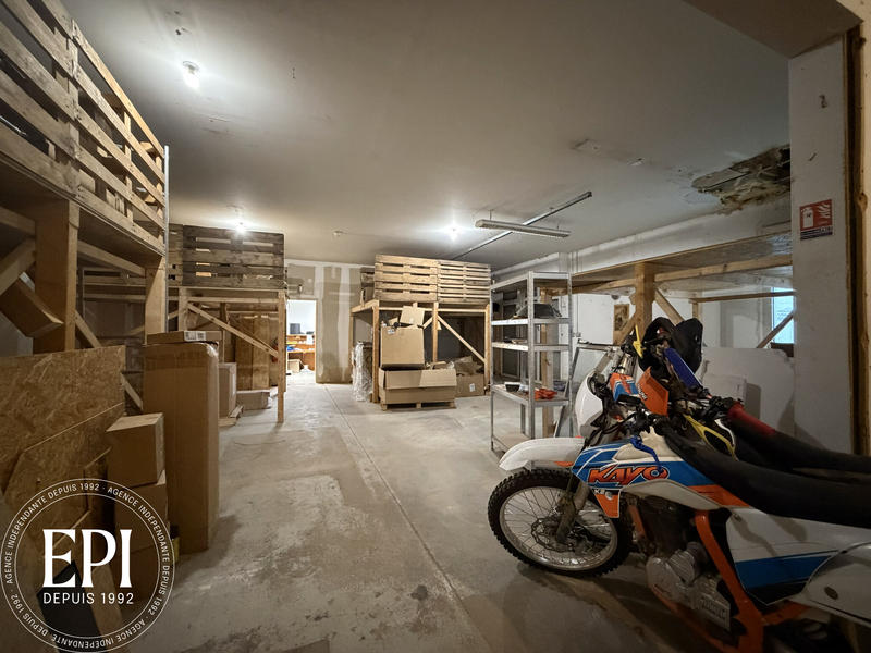 Local commercial - 588 m²