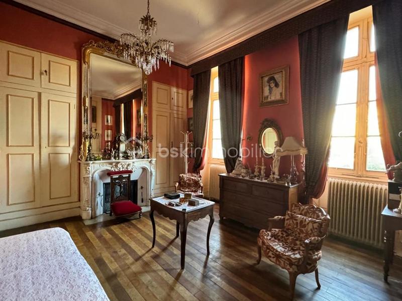 Demeure - 360 m² - 13 pièces