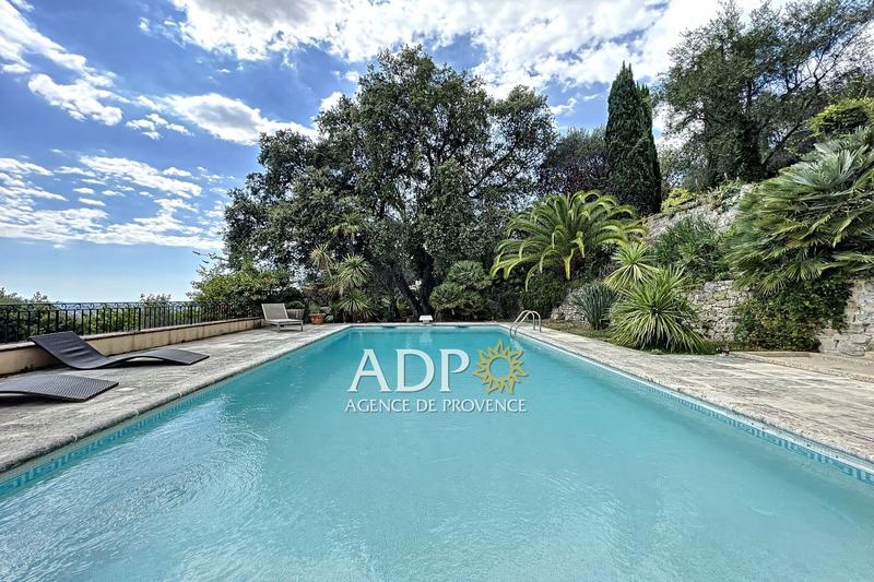 Propriété - 300 m² - 8 pièces