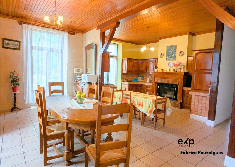 Maison - 280 m² - 9 pièces