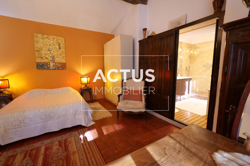 Maison - 210 m² - 8 pièces