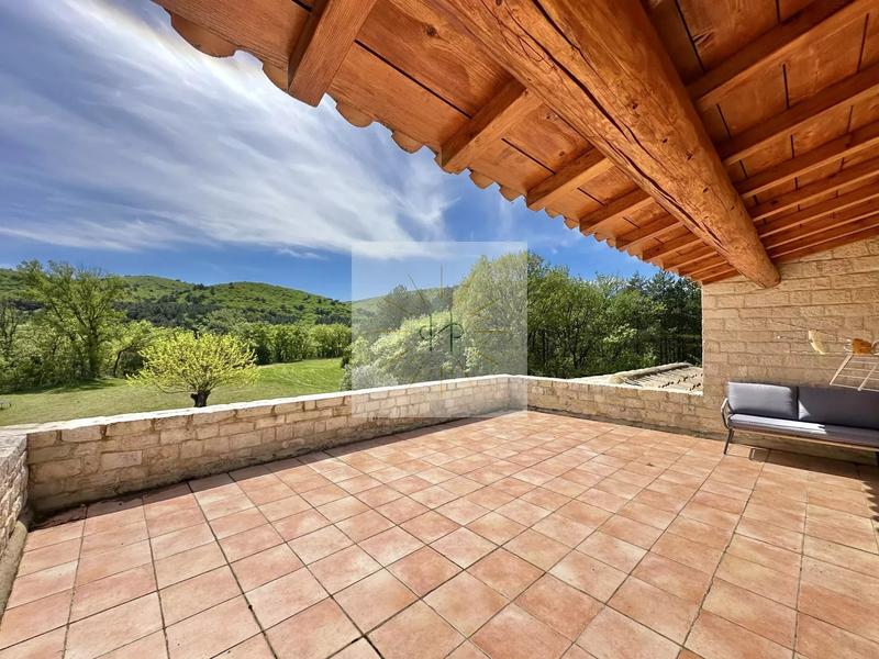 Maison - 166 m² - 6 pièces