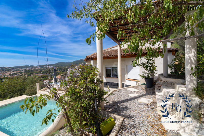 Maison contemporaine - 160 m² - 7 pièces